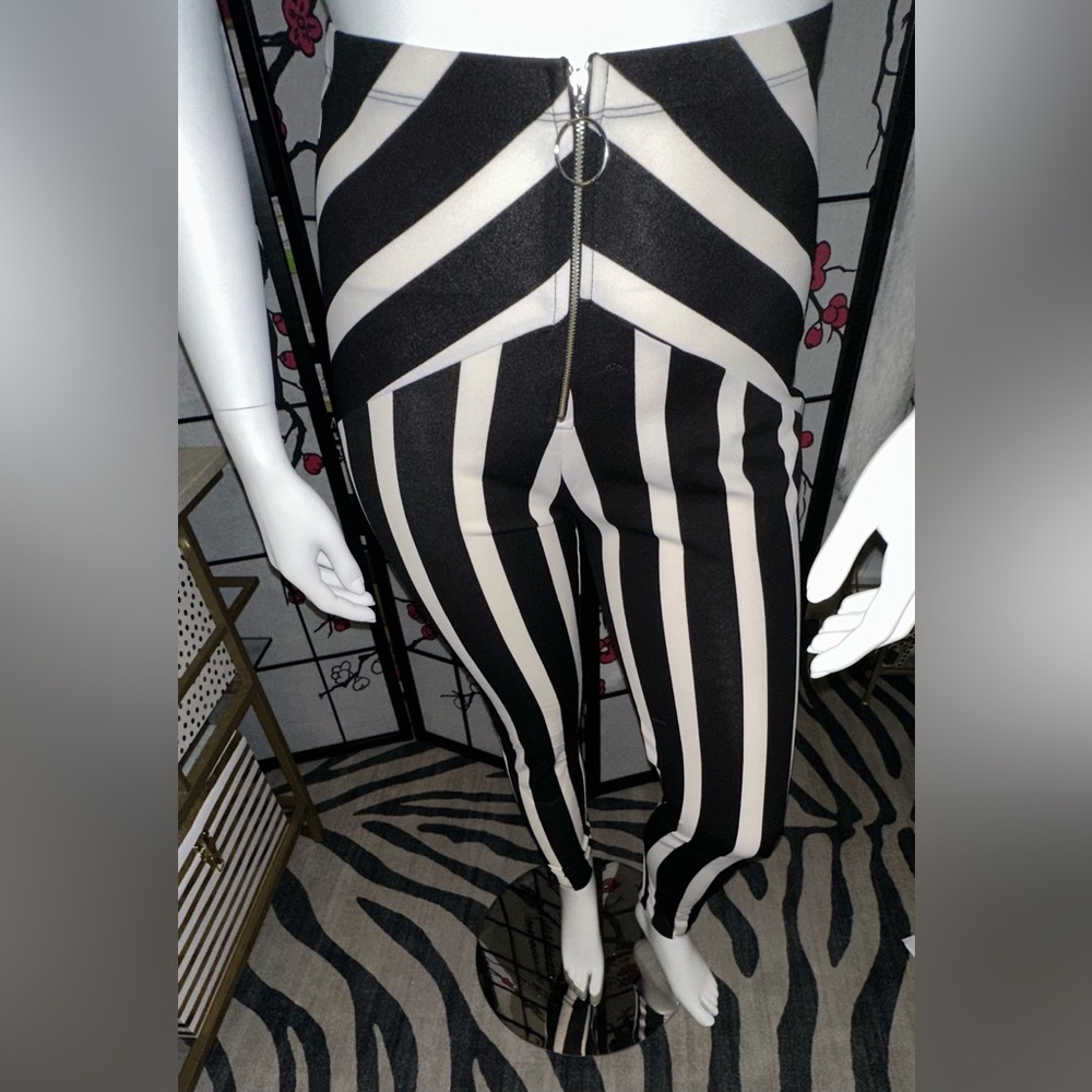 NWT Striped high-waisted pants.